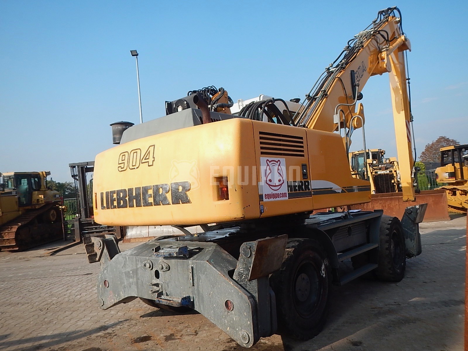 Liebherr A904  - - Used Material Handling Excavator