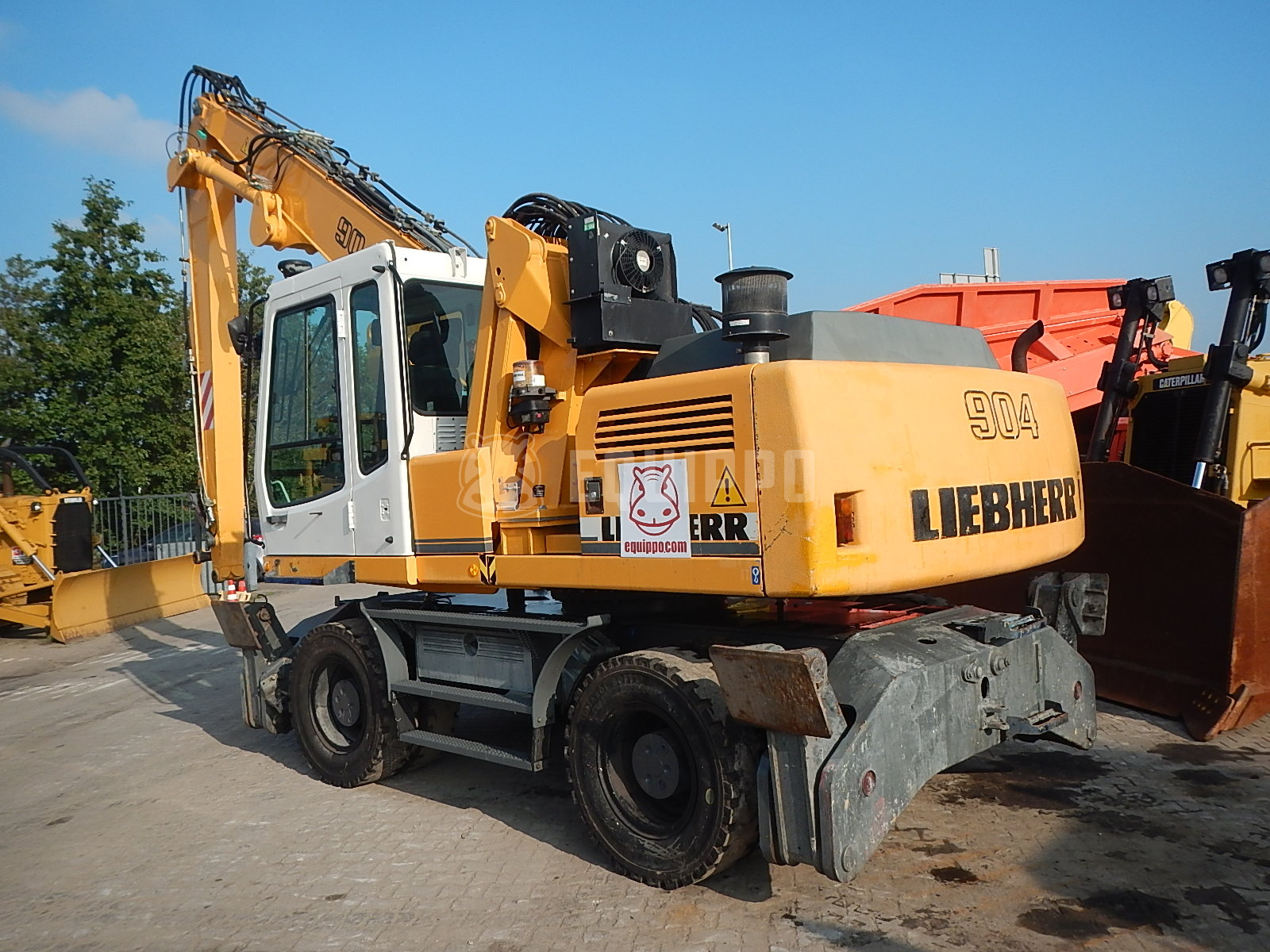 Liebherr A904  - - Used Material Handling Excavator