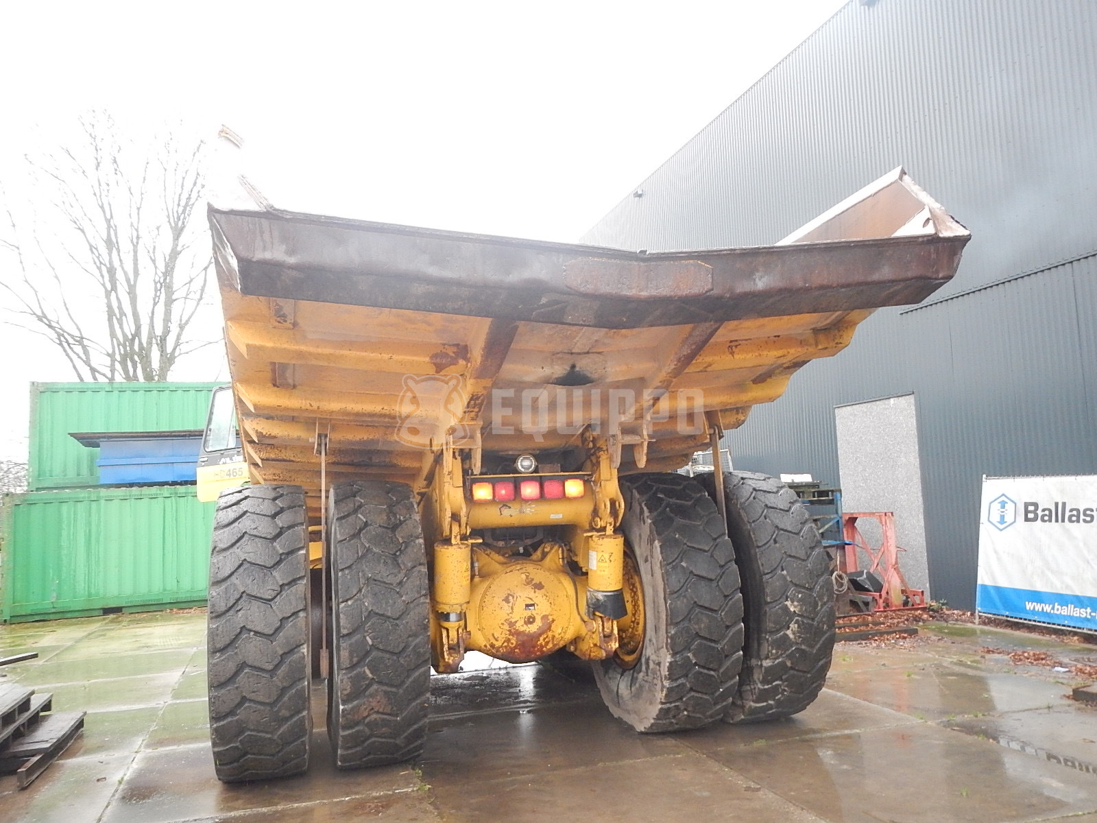 Komatsu HD465-5  - - Used Dump Truck