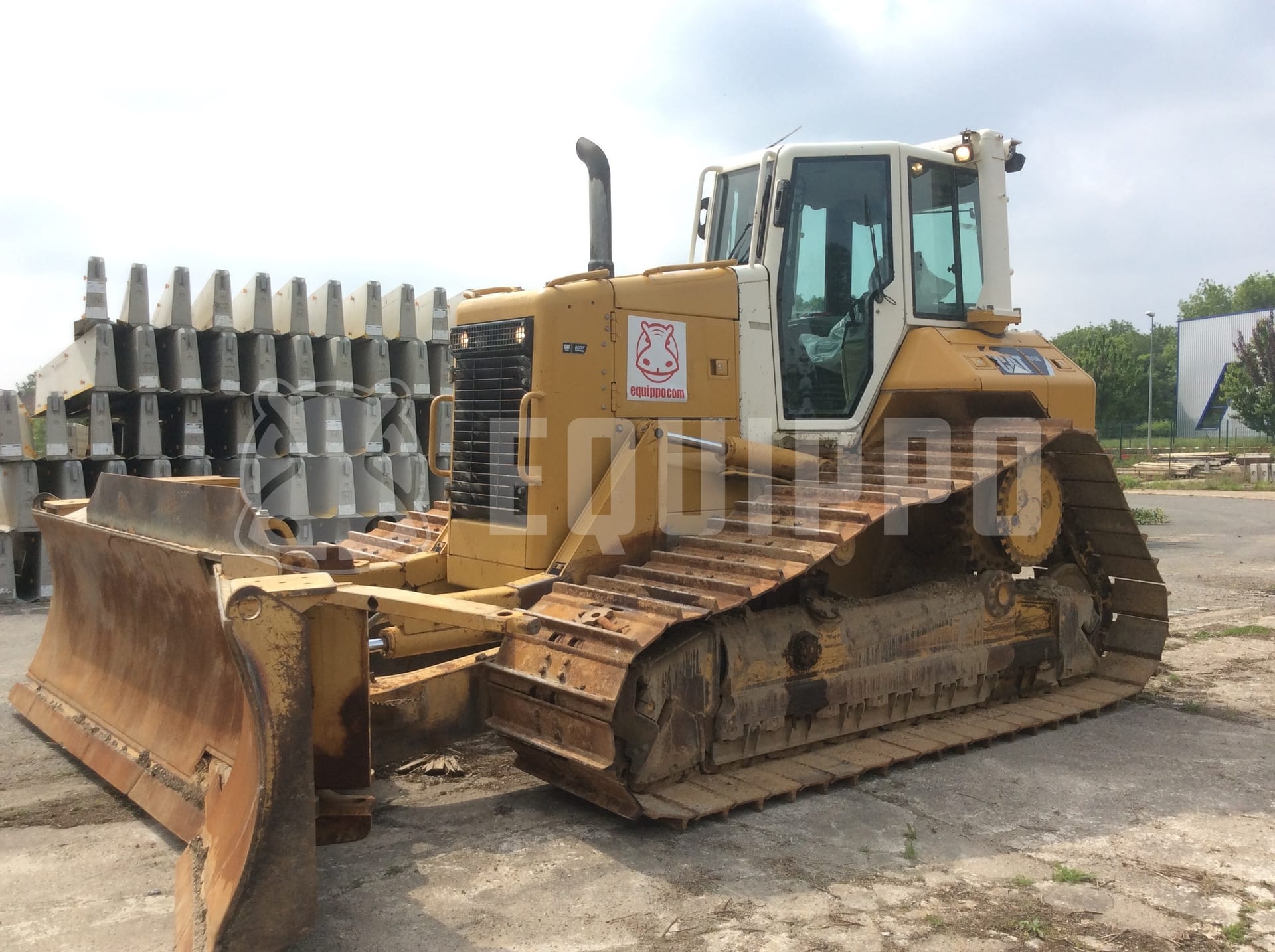 Caterpillar D6N LGP  - - Used Dozer