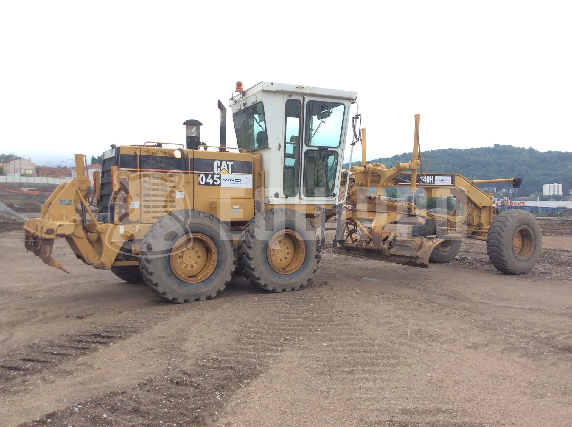 Caterpillar 140H  - - Used Motor Grader