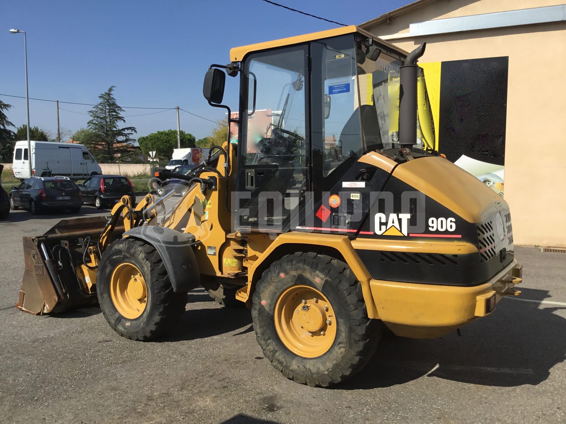 Caterpillar 906  - - Used Loader