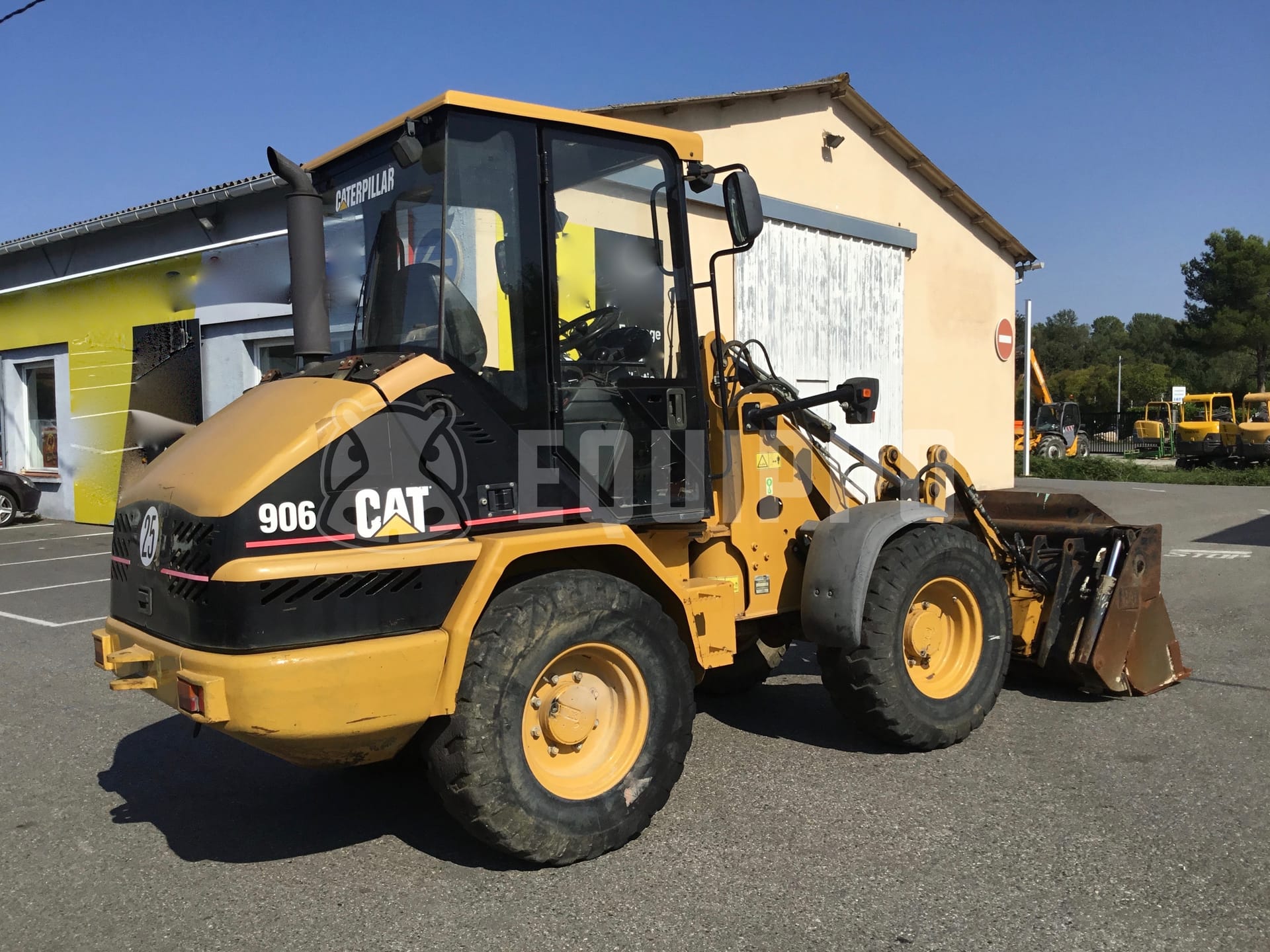 Caterpillar 906  - - Used Loader