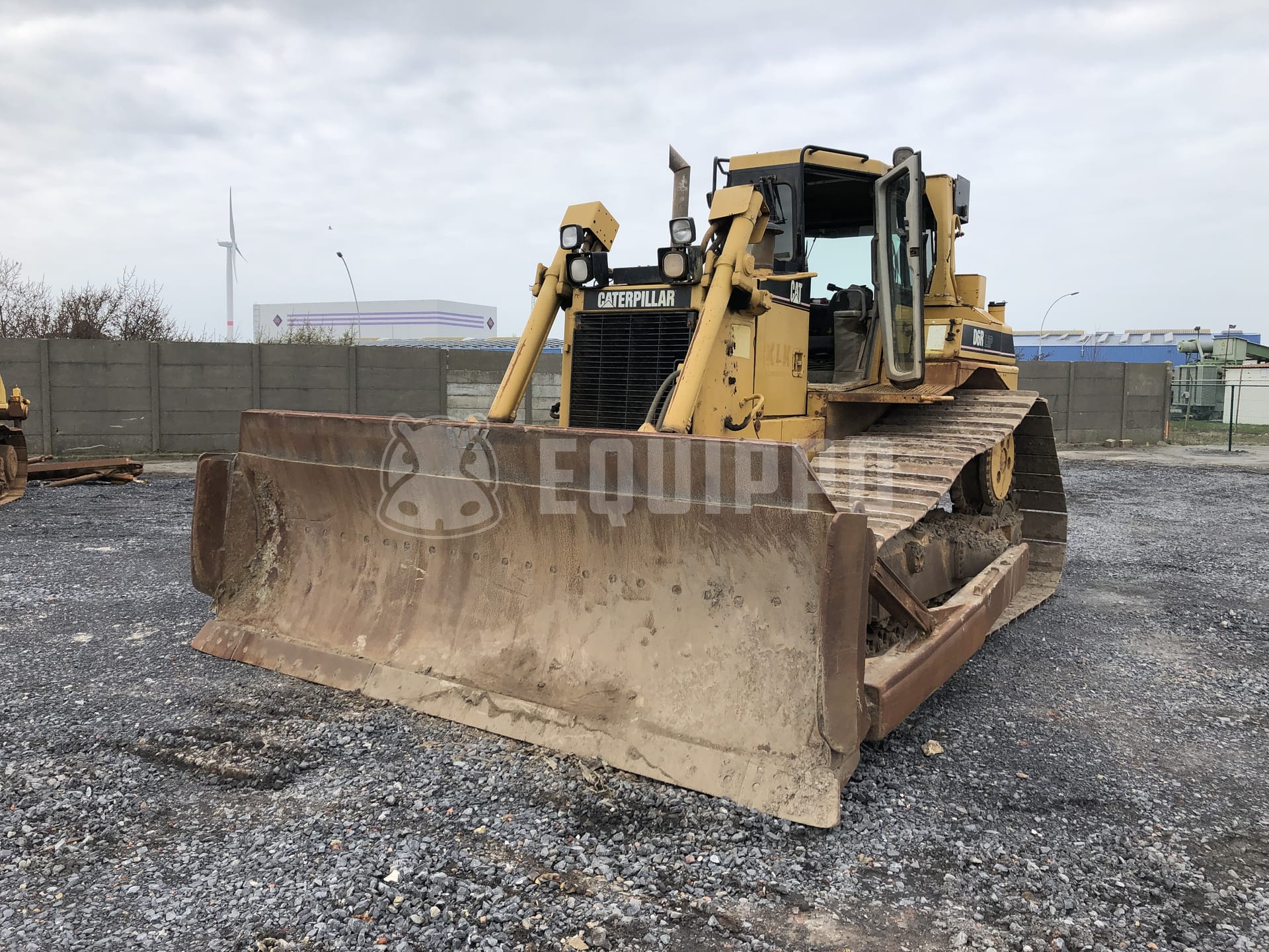 Caterpillar D6RIIDS LGP  - - Bulldozer Usada