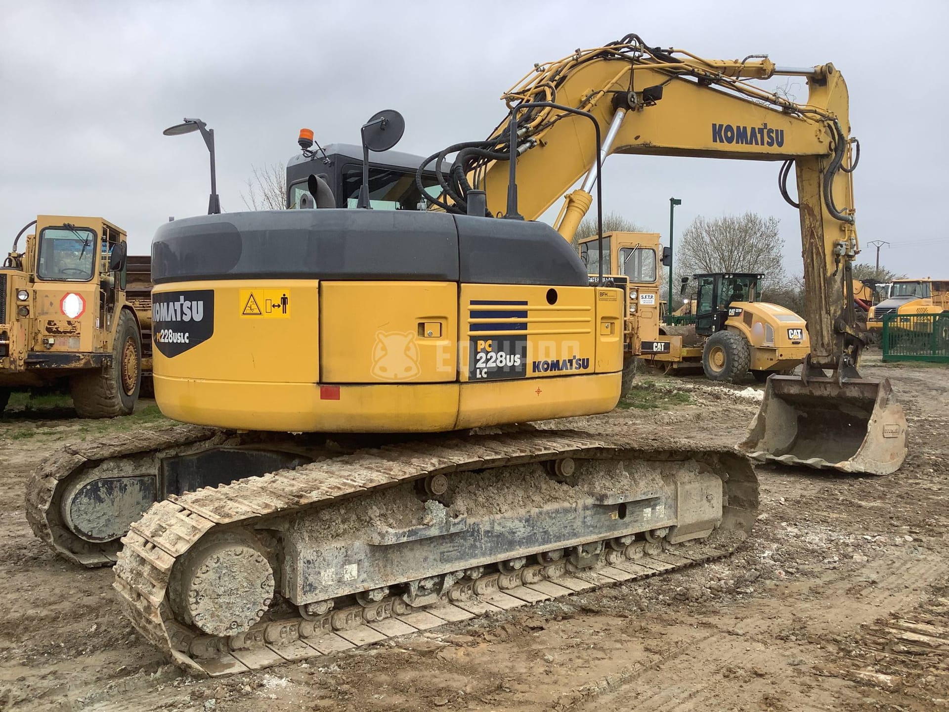 Komatsu PC228USLC-3EO  - - Excavadora de cadenas Usada