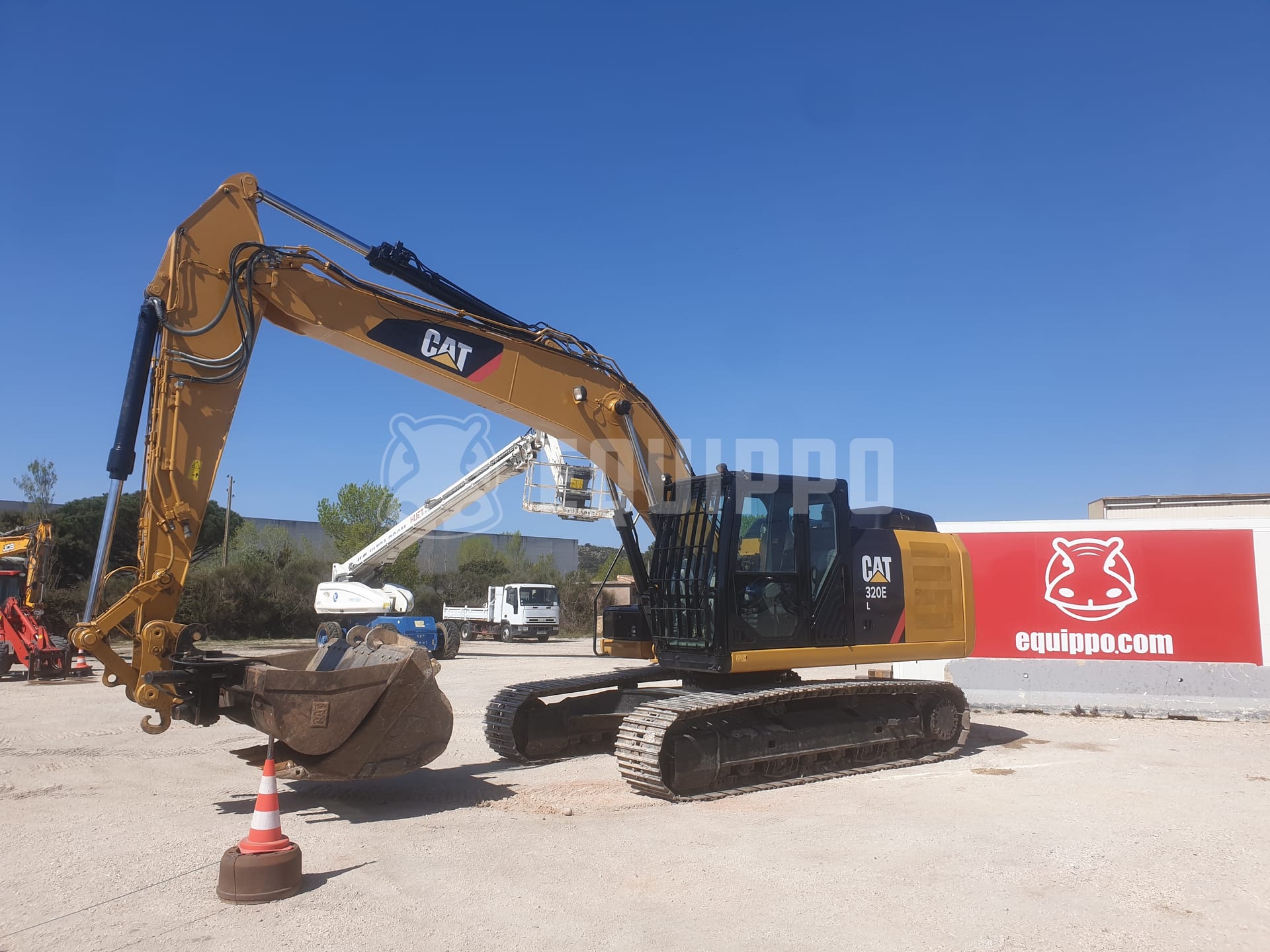Caterpillar 320E L  - - Used Tracked Excavator