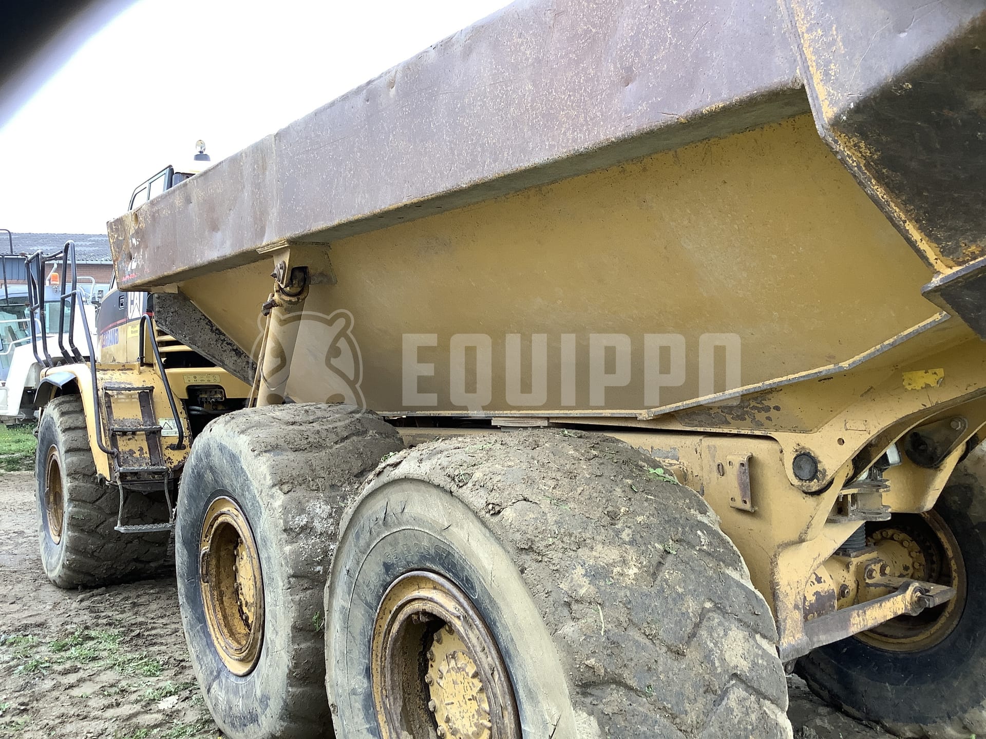 Caterpillar 725  - - Used Articulated Boom Lift