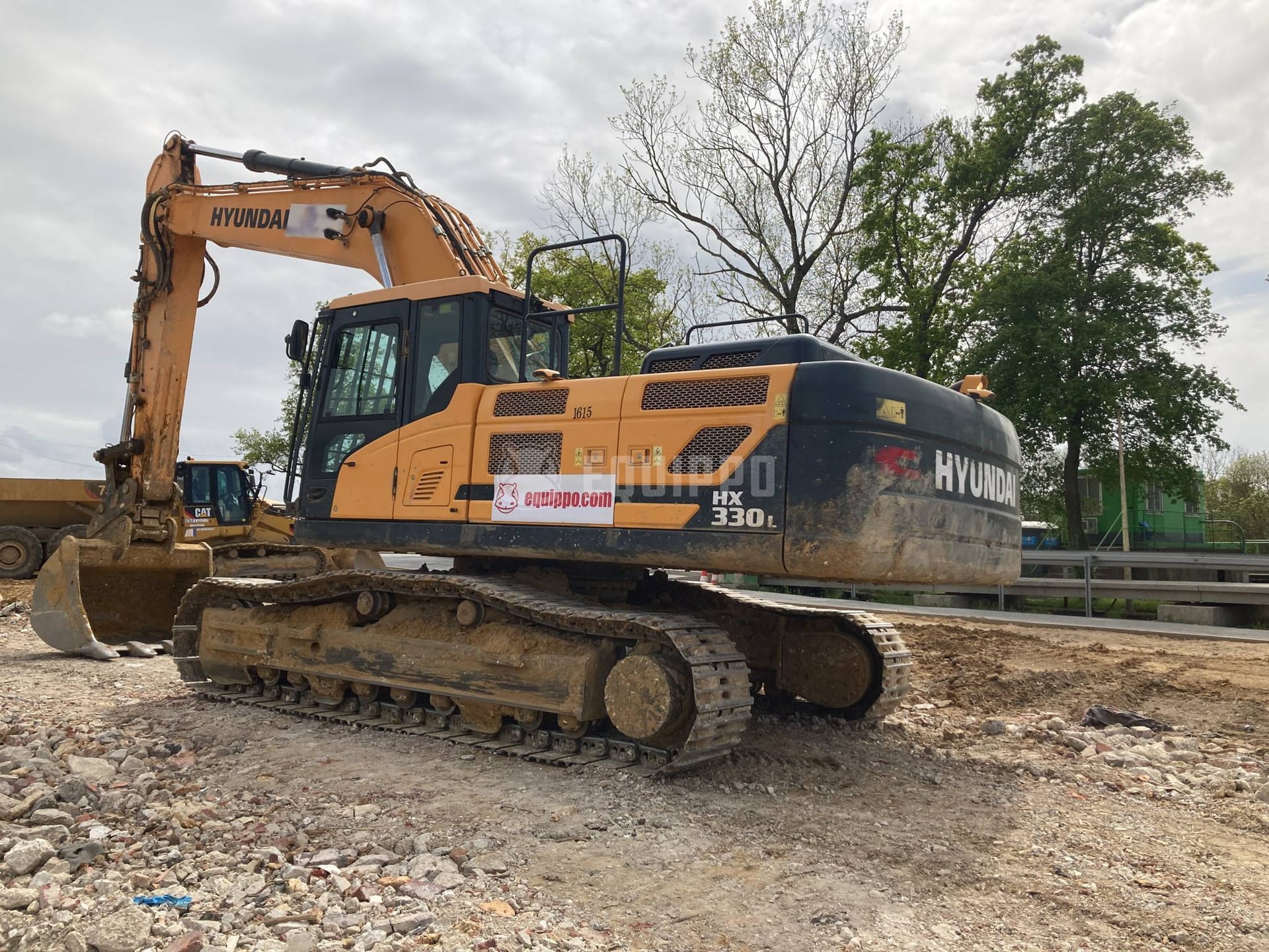 Hyundai HX330L  - - Used Tracked Excavator