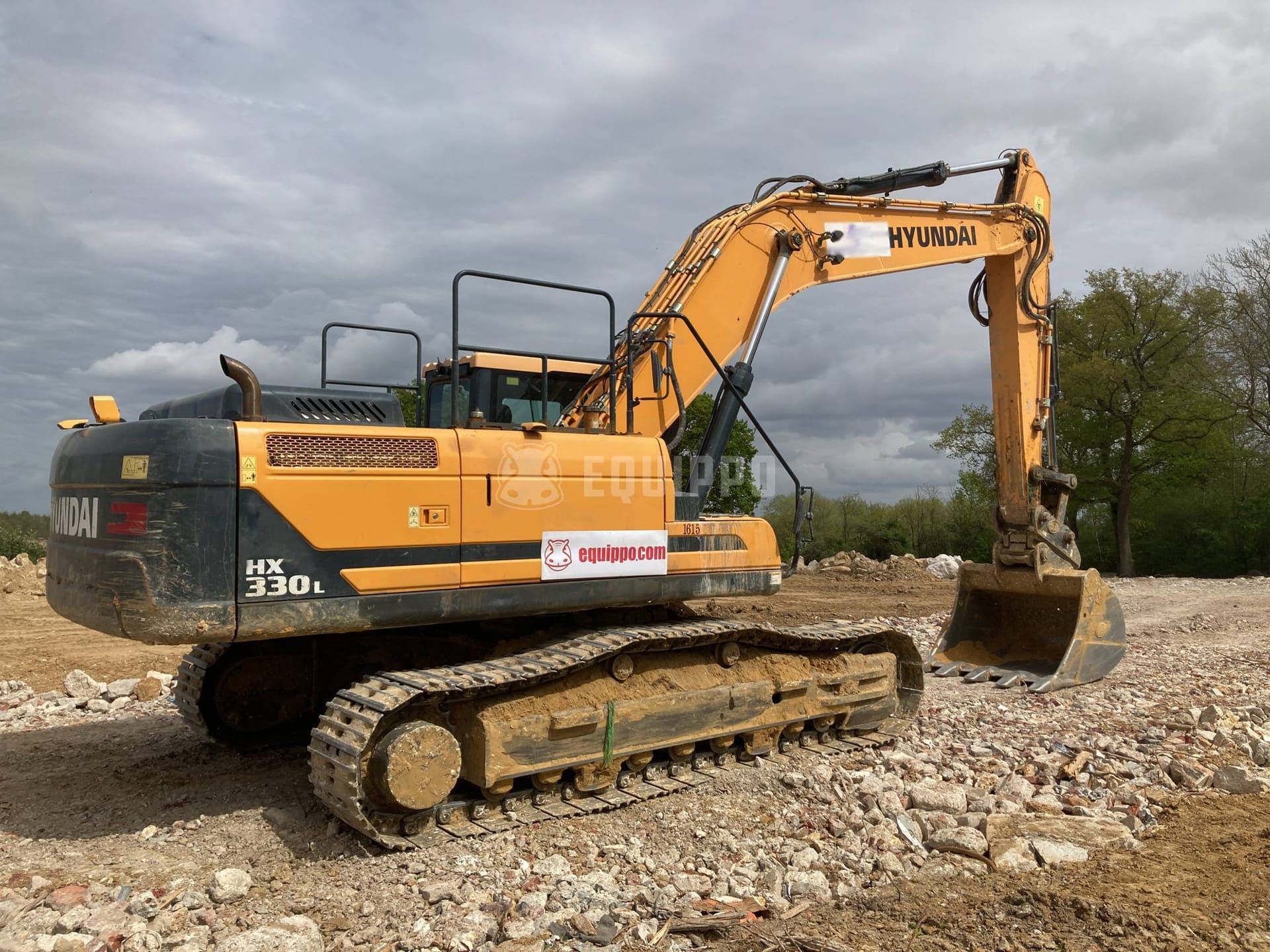 Hyundai HX330L  - - Used Tracked Excavator
