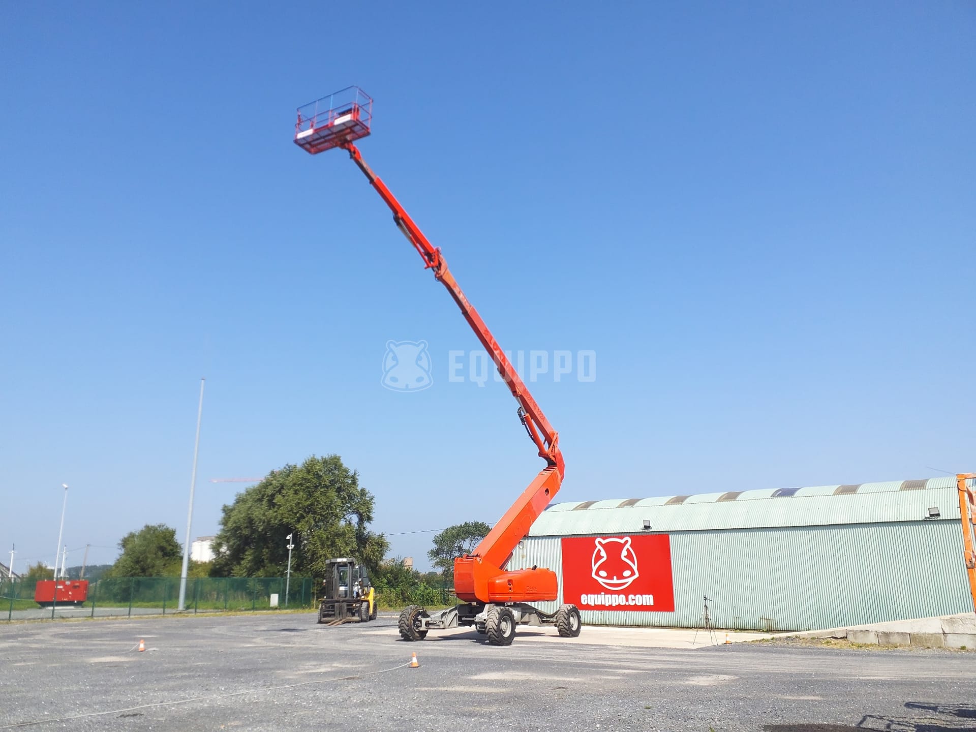 Genie Z-135 - - Used Articulated Boom Lift