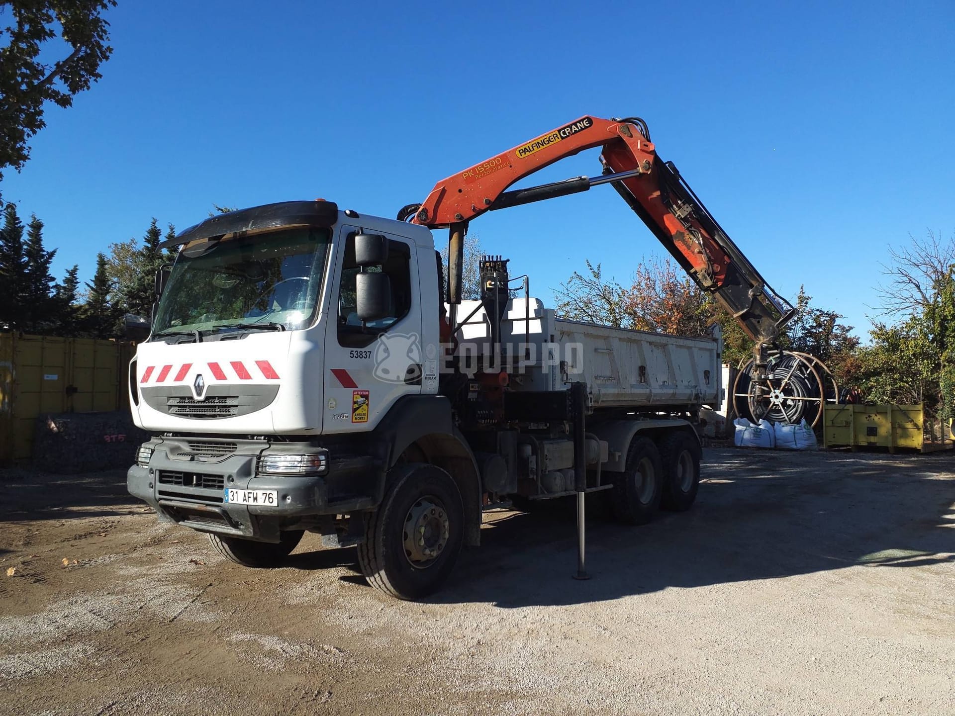 Renault Kerax 370 DXI with Palfinger Crane - - Used Tipper Truck