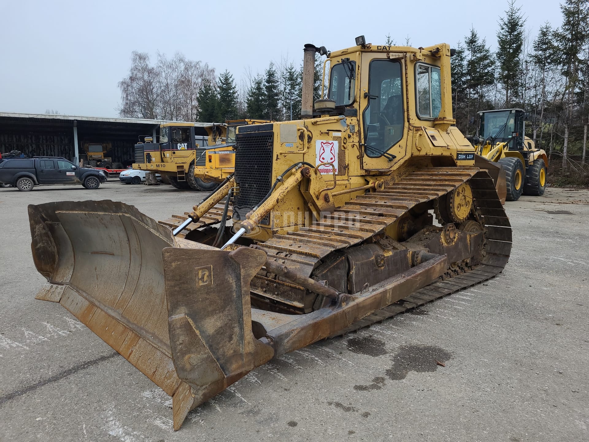 Caterpillar D5H LGP - - Used Tracked Dozer