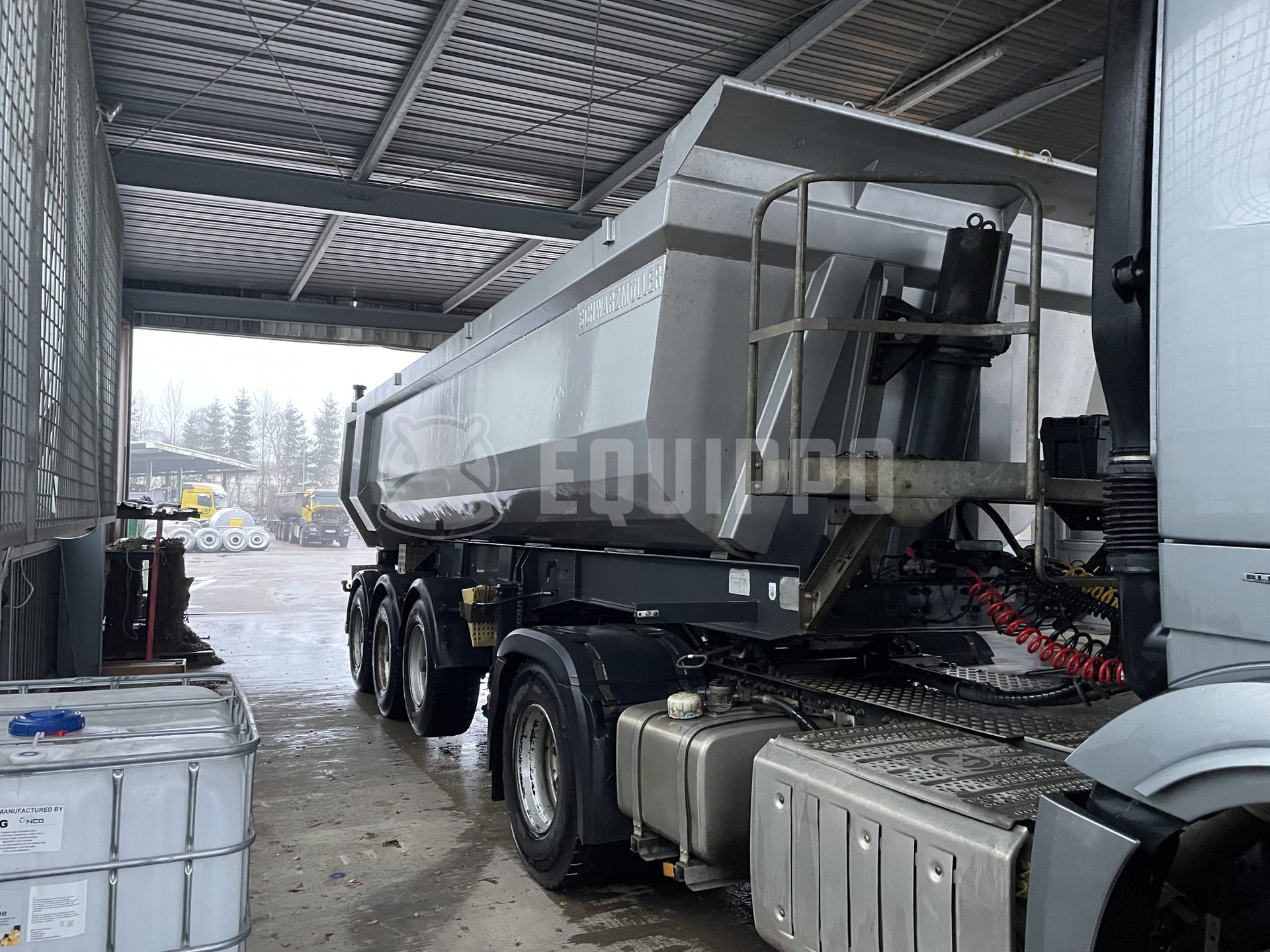 Schwarzmüller Tri Axle Tipper Trailer  - - Semi-remorque d’Occasion