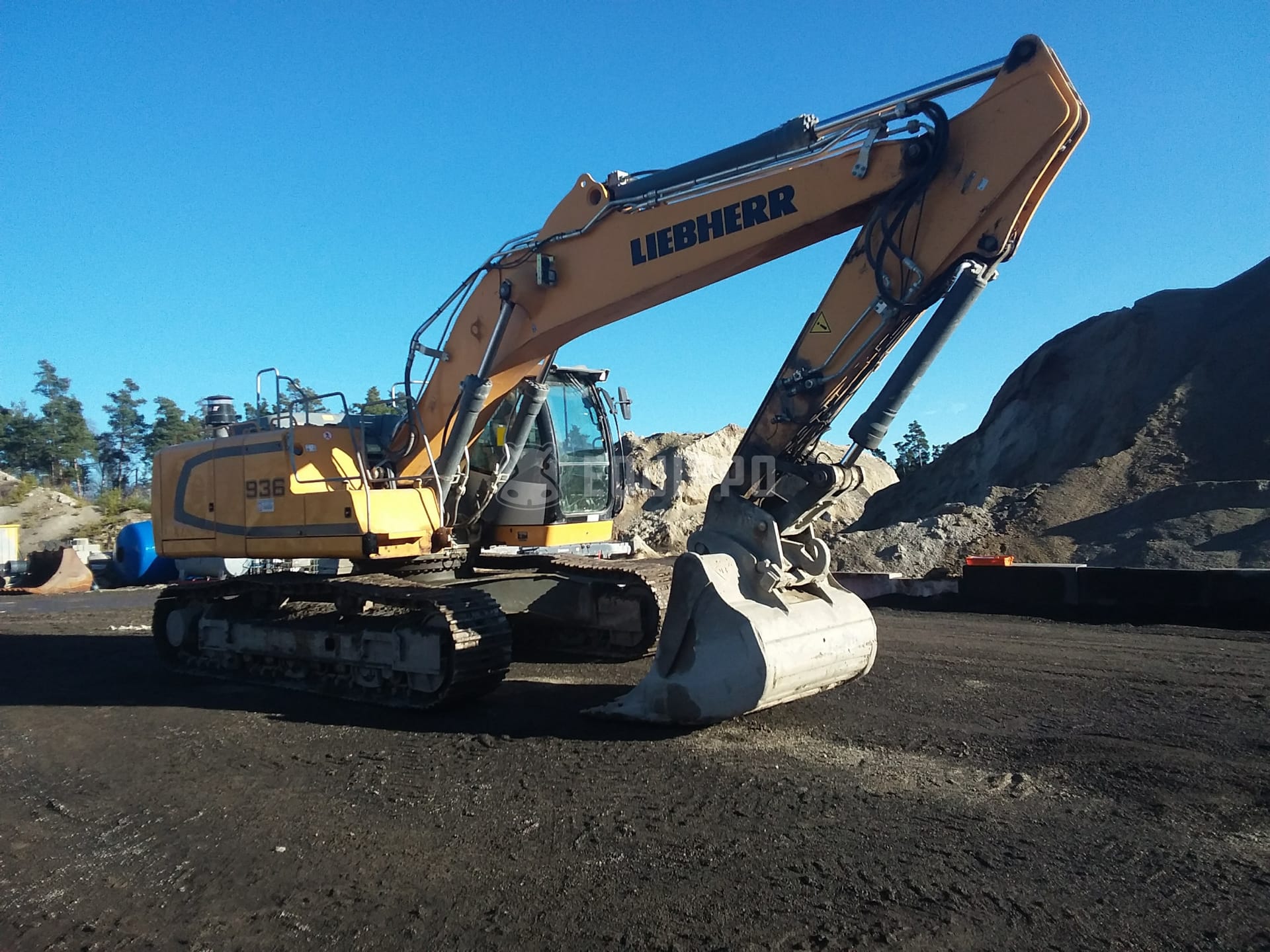 Liebherr R936LC - - Used Tracked Excavator