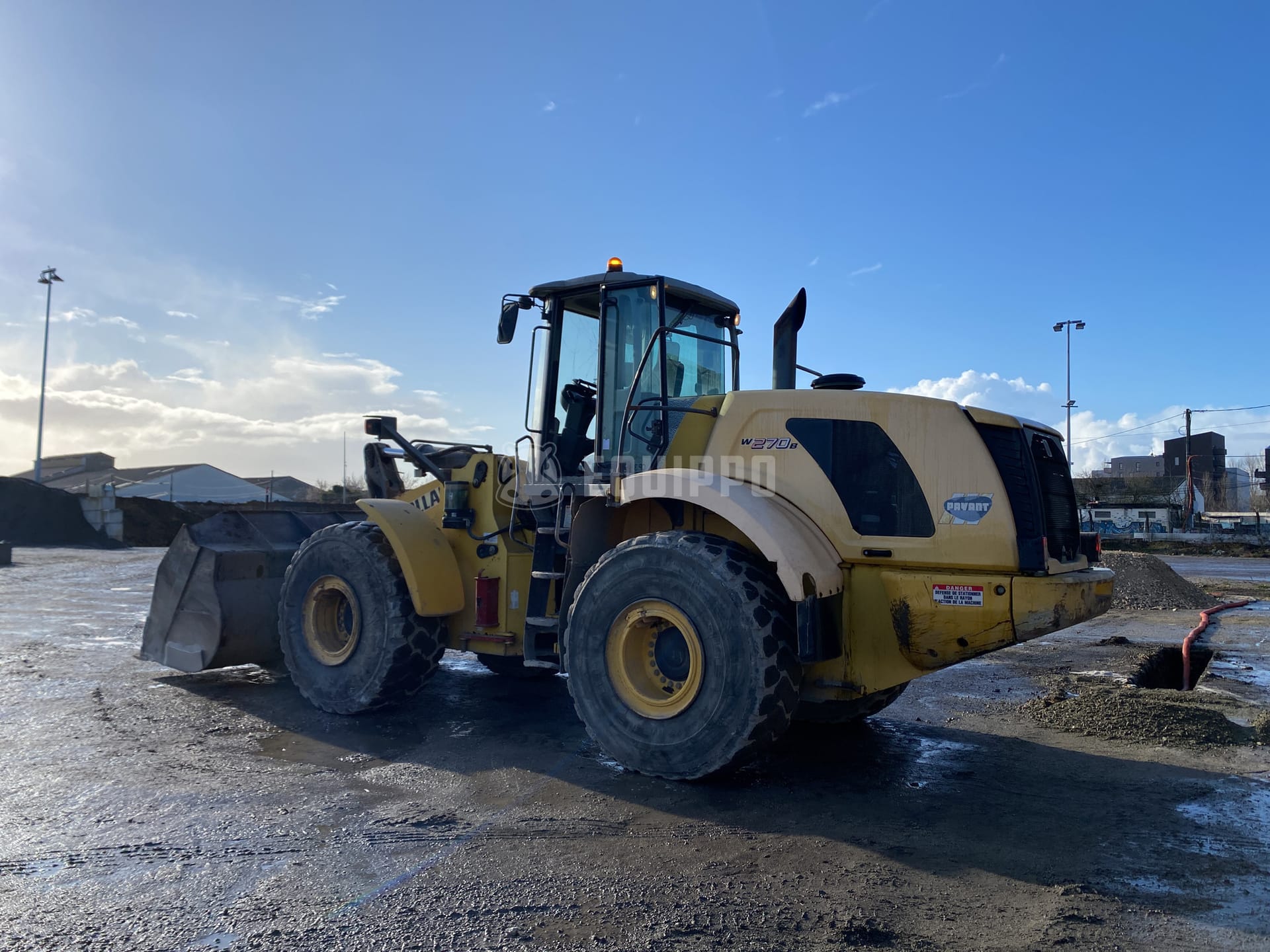New Holland W270B  - - Used Wheel Loader