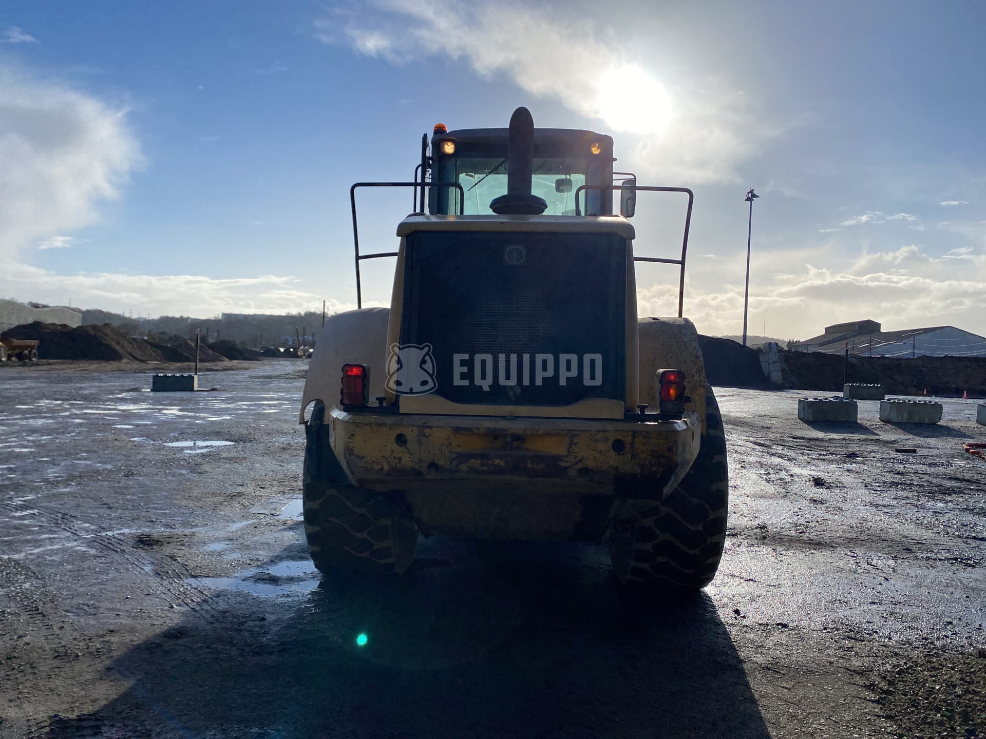 New Holland W270B  - - Used Wheel Loader