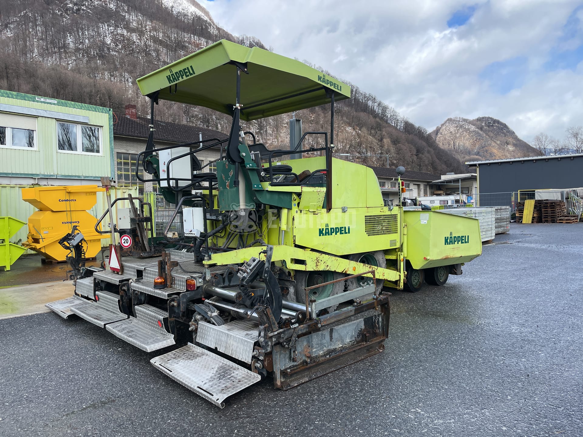 Dynapac F161-8W  - - Used Asphalt Paver