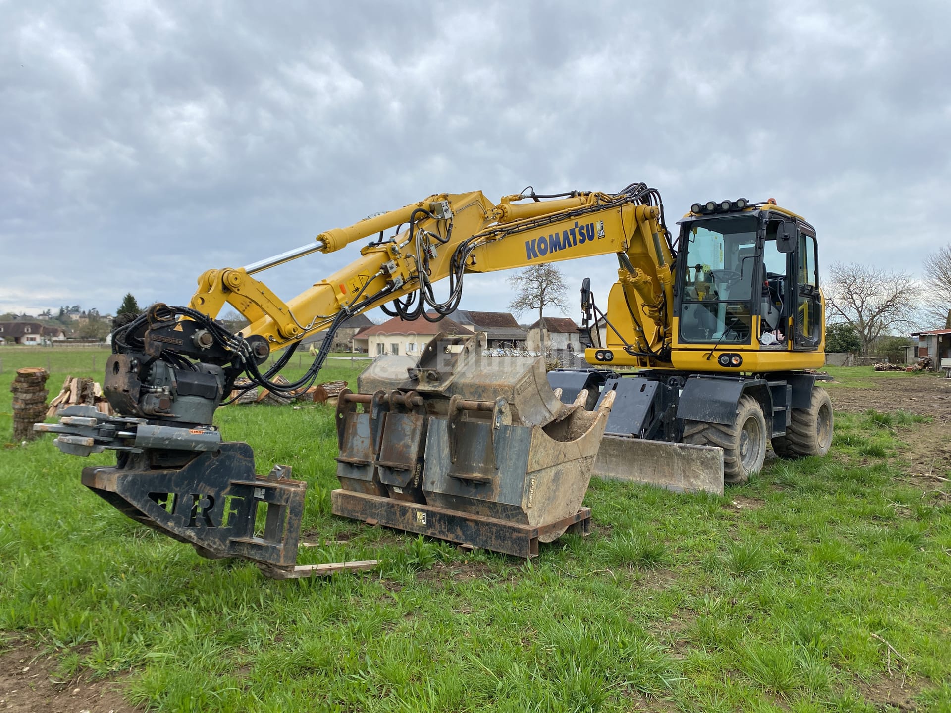 Komatsu PW148-10  - - Used Wheeled Excavator