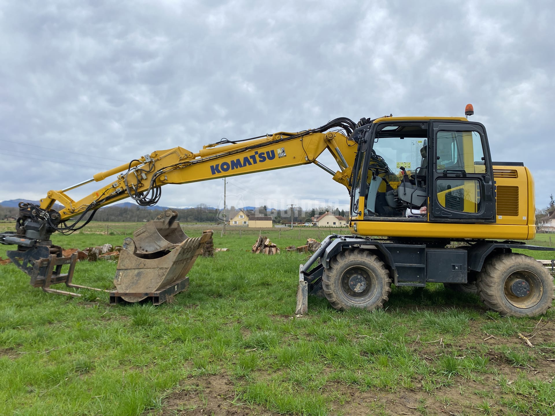 Komatsu PW148-10  - - Used Wheeled Excavator