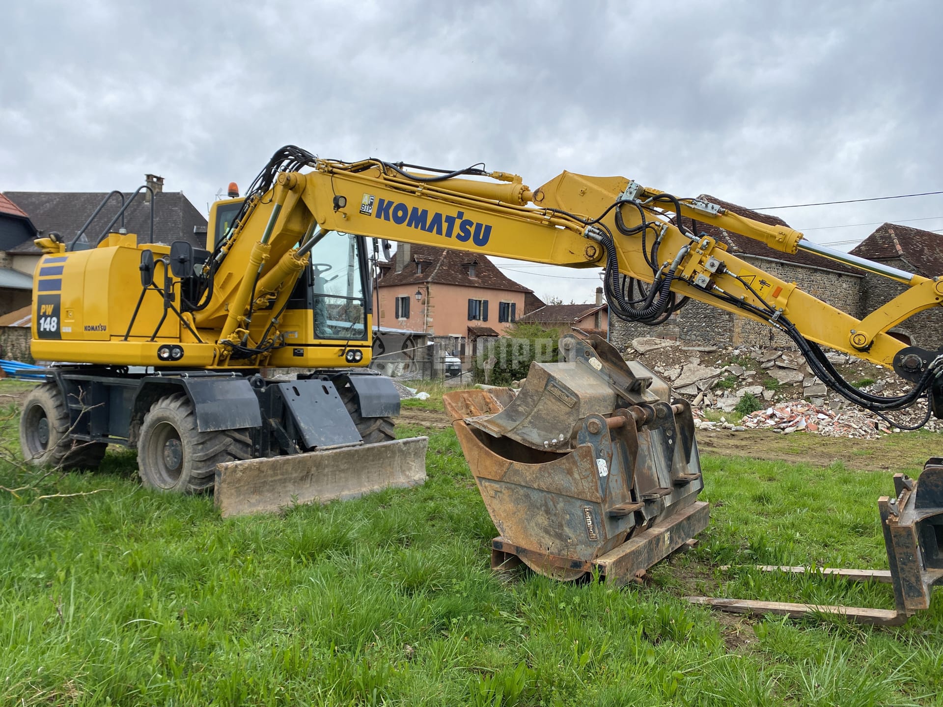 Komatsu PW148-10  - - Used Wheeled Excavator