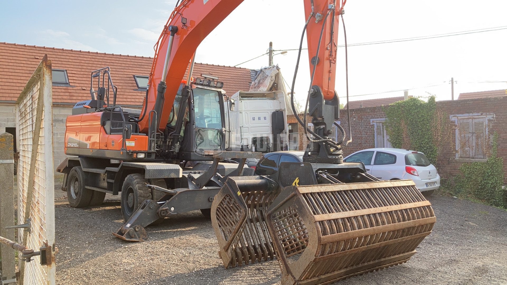 Doosan DX210W-5 - - Used Wheeled Excavator