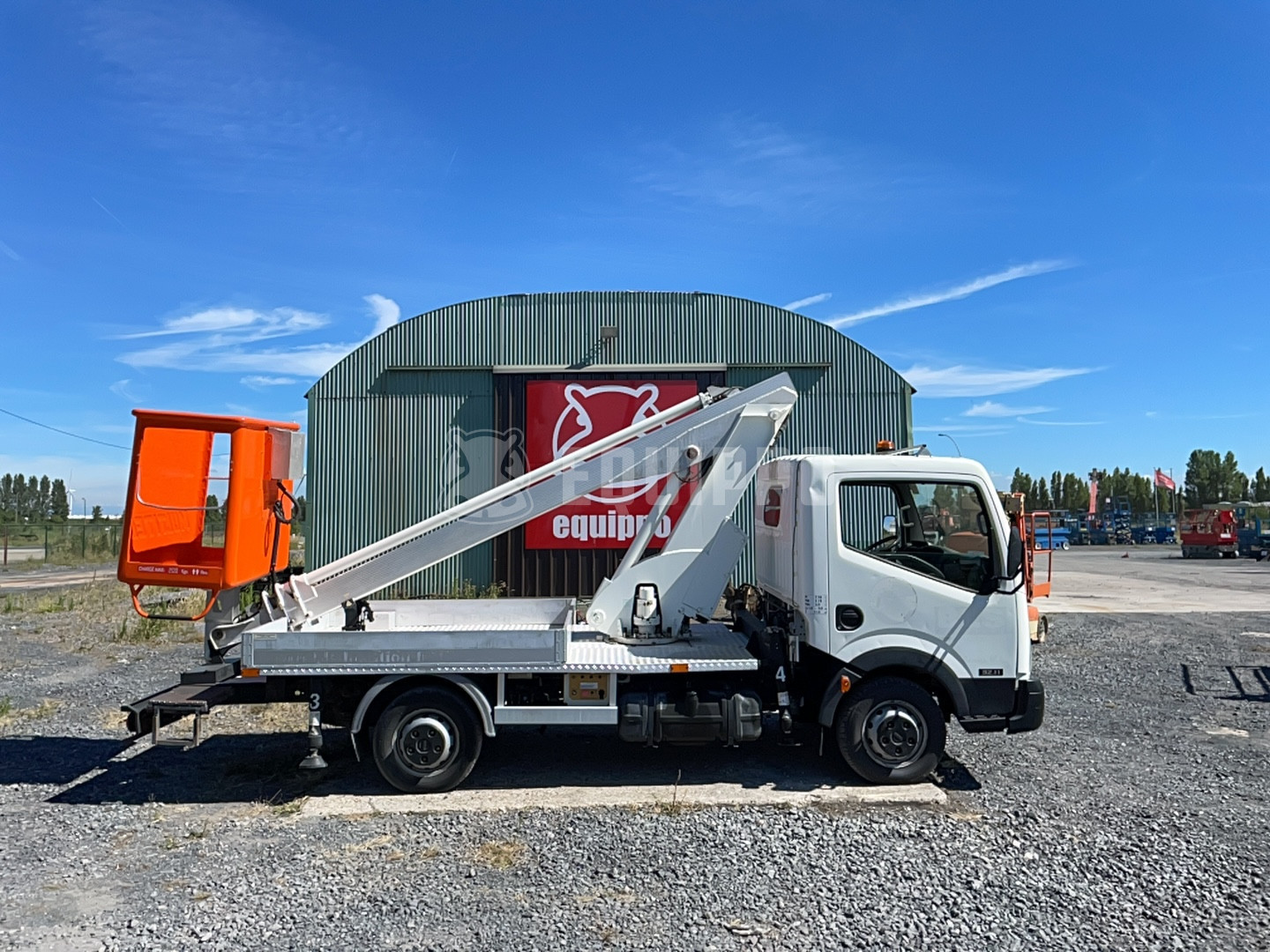 Nissan BP196WA Truck mounted boom lift - - Used Truck-Mounted Boom Lift