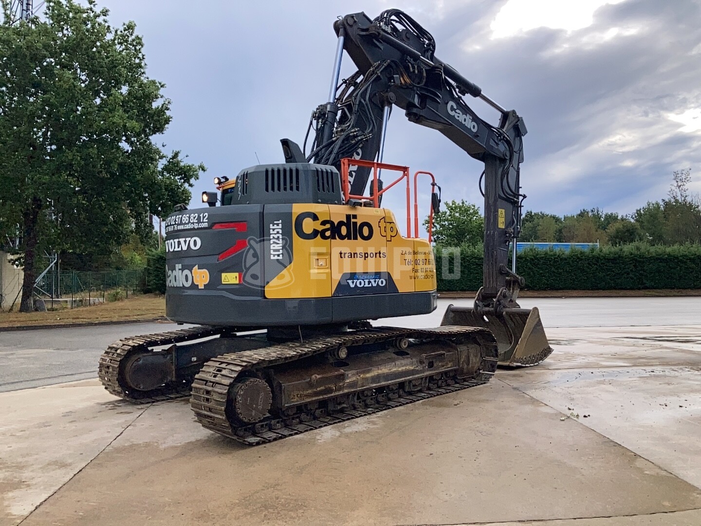 Volvo ECR235EL - - Excavadora de cadenas Usada