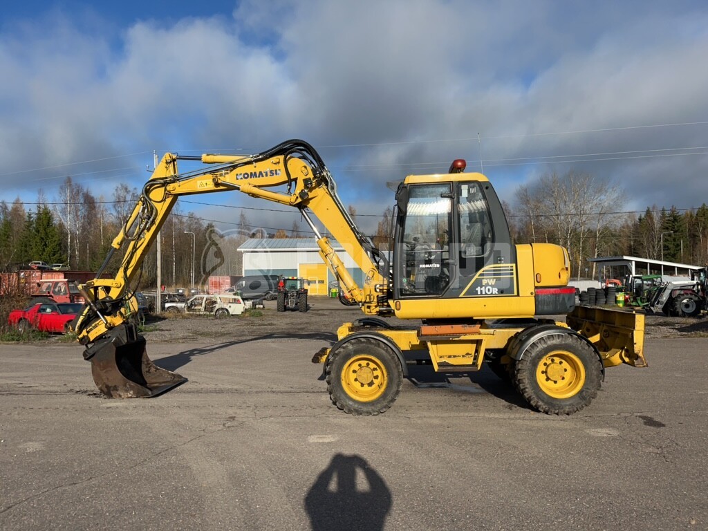 Komatsu PW110R with Rototilt quick coupler and bucket - - Used Wheeled Excavator