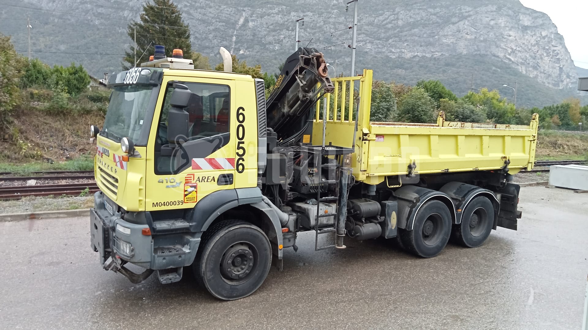 Iveco 6x4 tribenne grue saleuse - - Used Tipper Truck