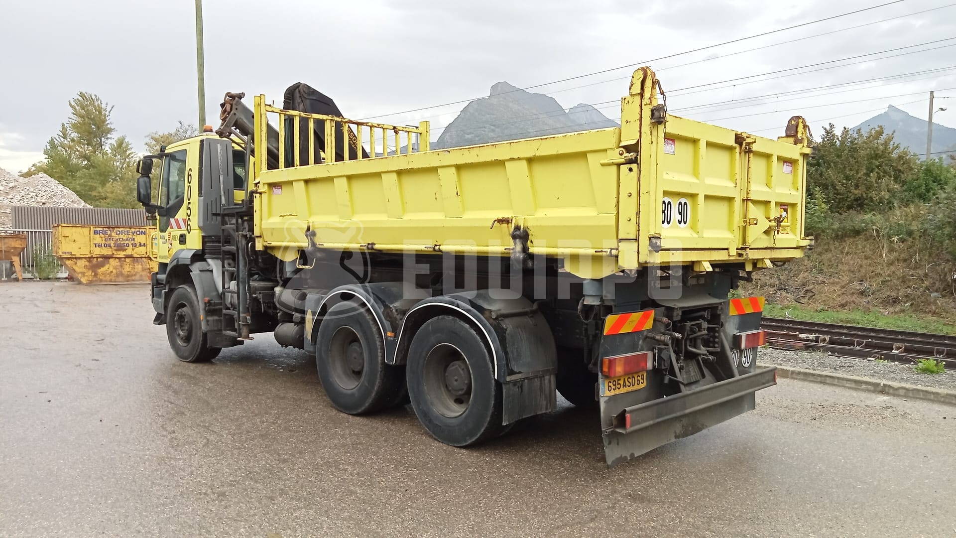 Iveco 6x4 tribenne grue saleuse - - Used Tipper Truck