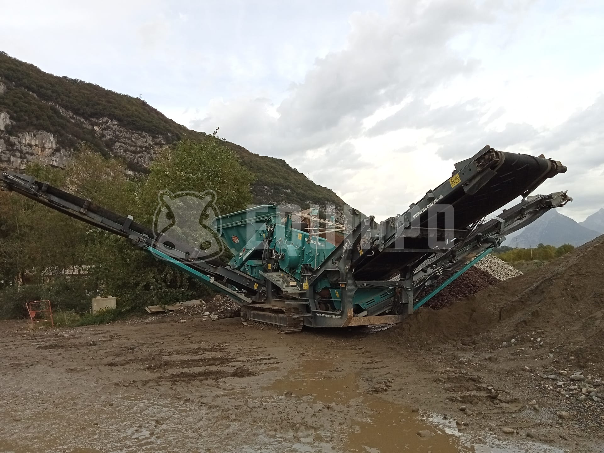 Powerscreen WARRIOR 800 - - Used Screen