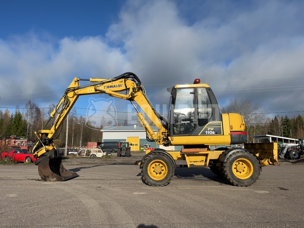 Komatsu PW110R with Rototilt quick coupler and bucket - - Used Wheeled Excavator