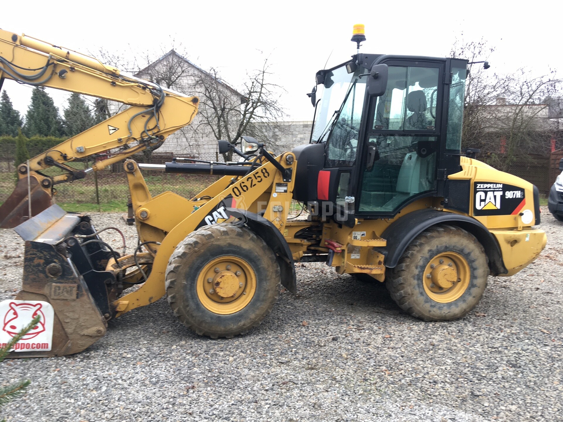 Caterpillar 907 H2 - - Used Wheel Loader