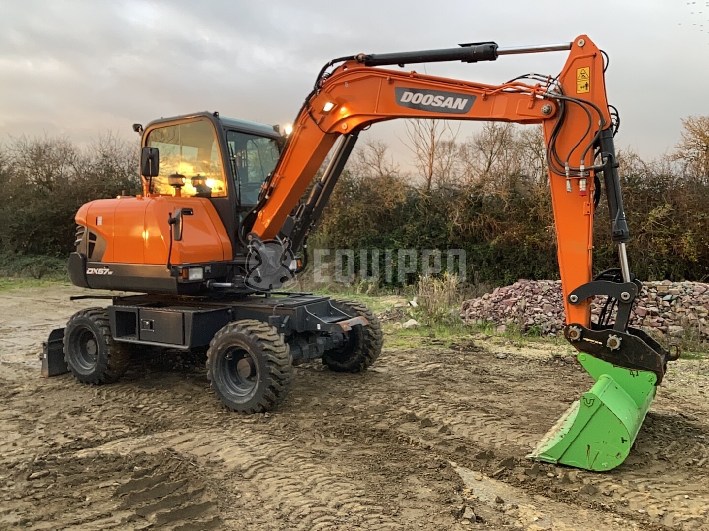 Doosan DX57W-5 - - Used Wheeled Excavator