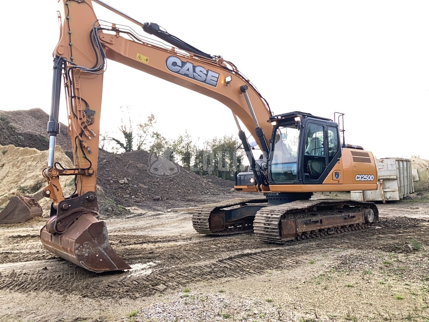 Case CX250D - - Used Tracked Excavator