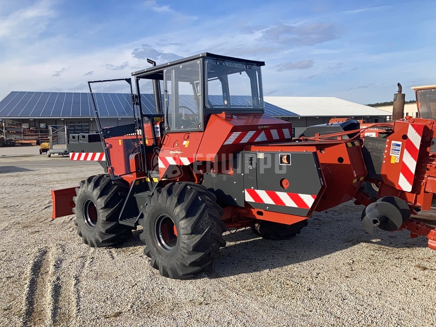 Ditch Witch R100 - - Used Trencher