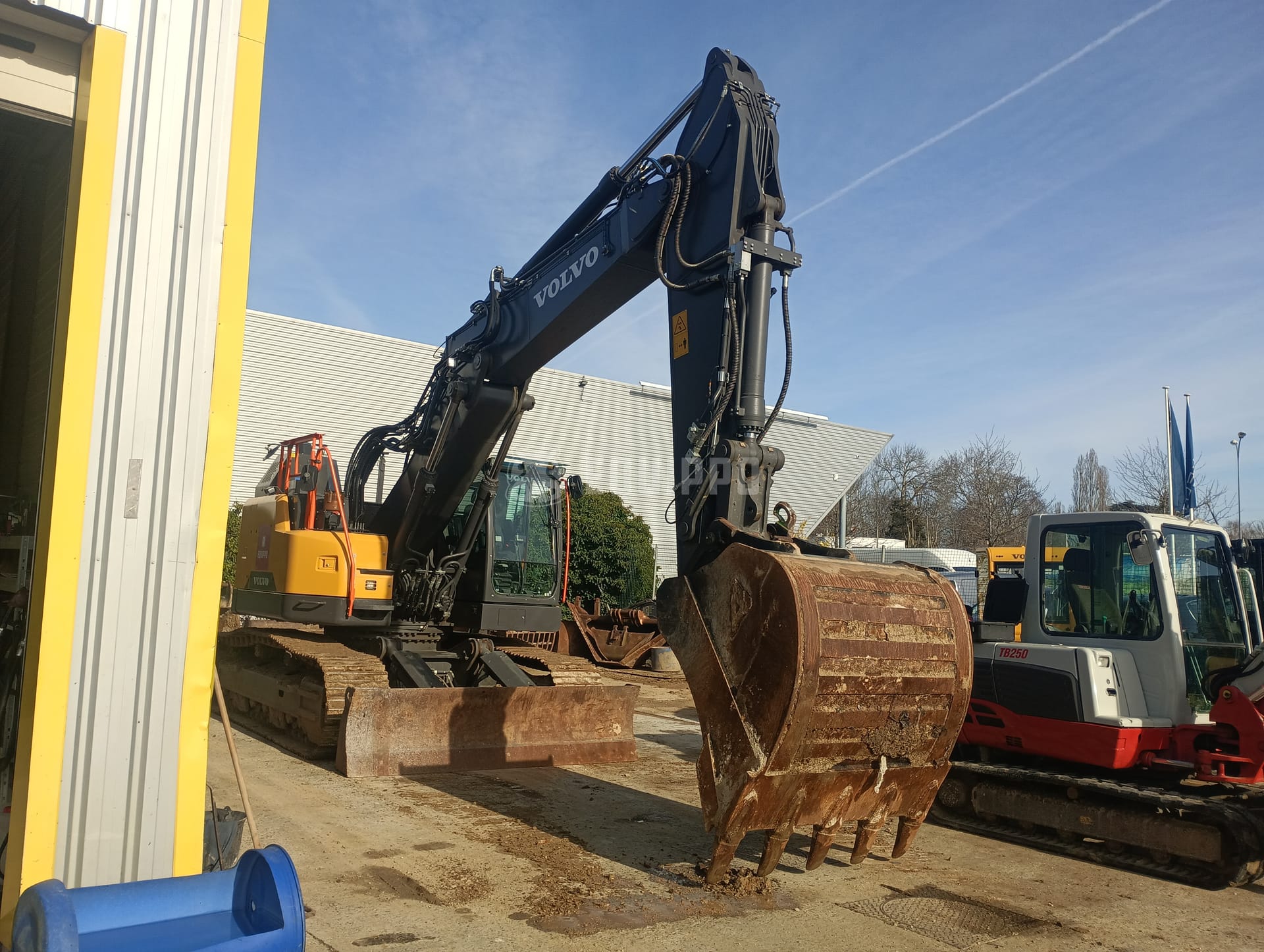 Volvo ECR355ENL with Dig Assist, 4 buckets and Kardan-Adapter - - Used Tracked Excavator
