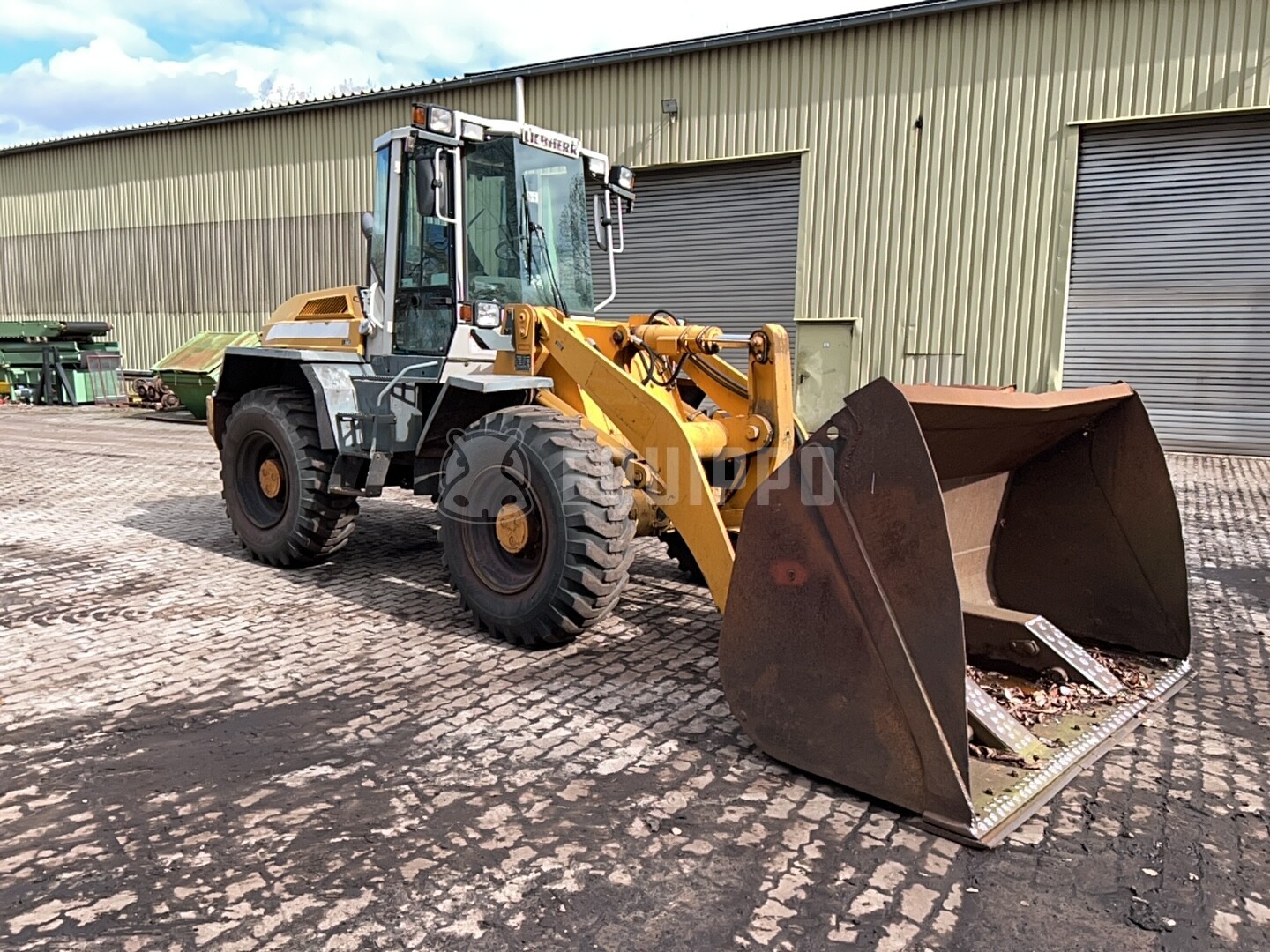 Liebherr L 522 with High-Tipping Bucket - - Used Wheel Loader