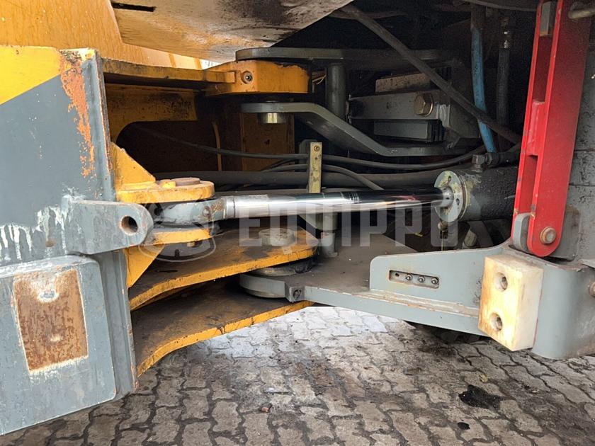 1998 ليبهير L522-44334790