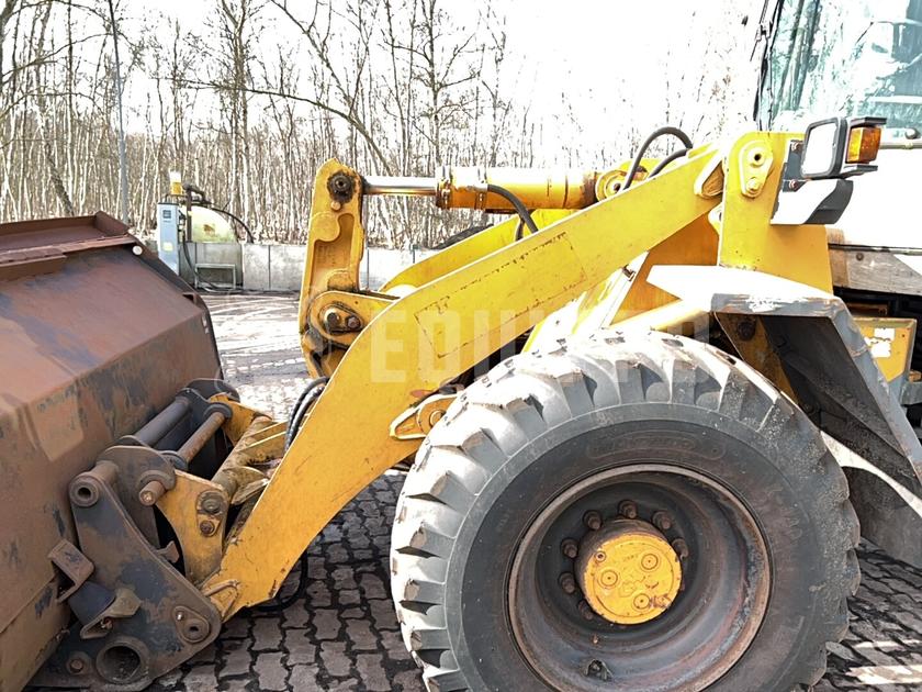 1998 ليبهير L522-44294304