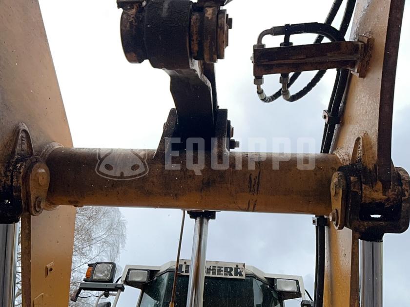 1998 ليبهير L522-44334952