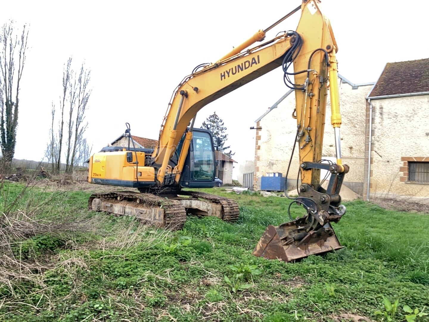 Hyundai Robex 210 NLC-7A con acoplamiento rápido (sin cubo) - - Excavadora de cadenas Usada
