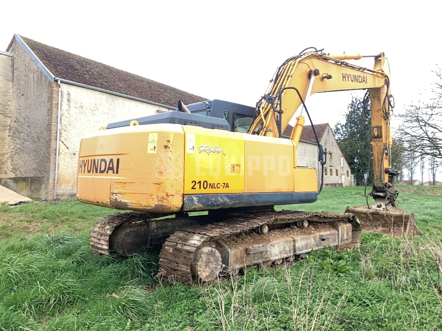 Hyundai Robex 210 NLC-7A con acoplamiento rápido (sin cubo) - - Excavadora de cadenas Usada