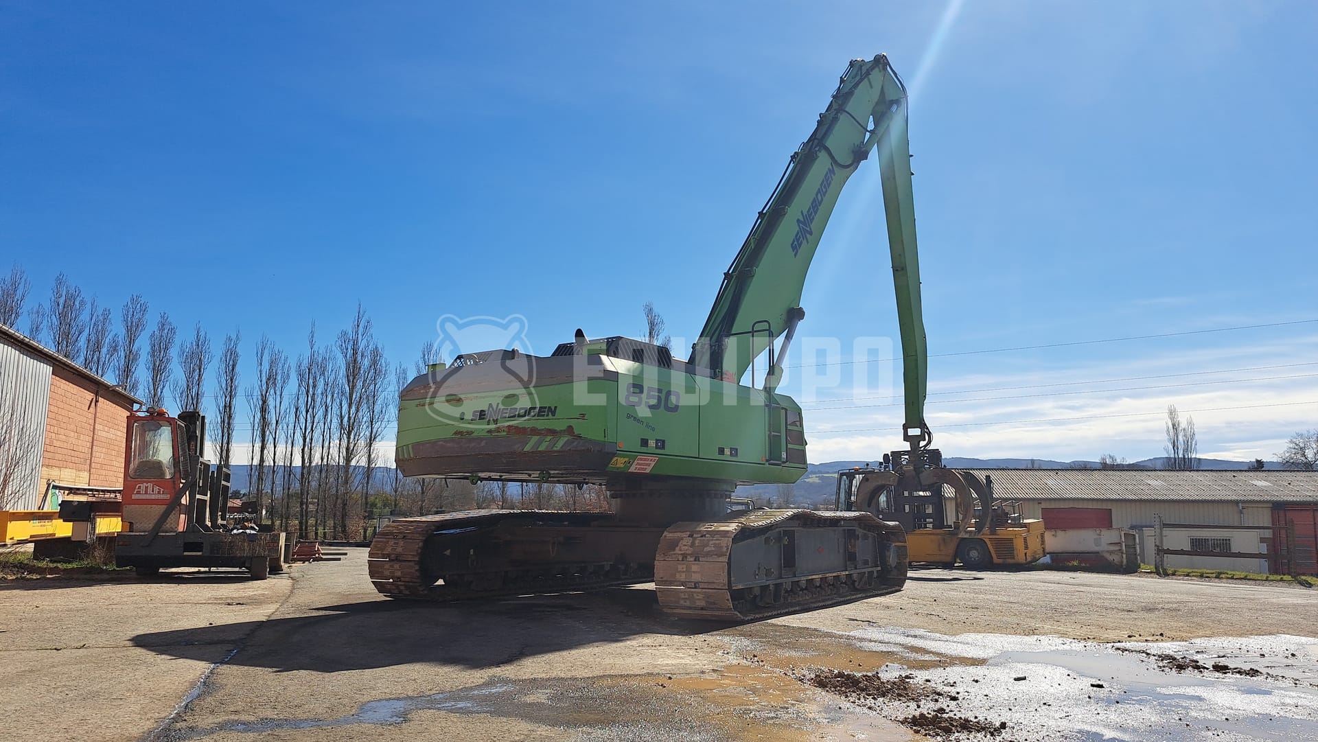 Sennebogen 850R avec grappin rotatif hydraulique - - Pelle de manutention d’Occasion