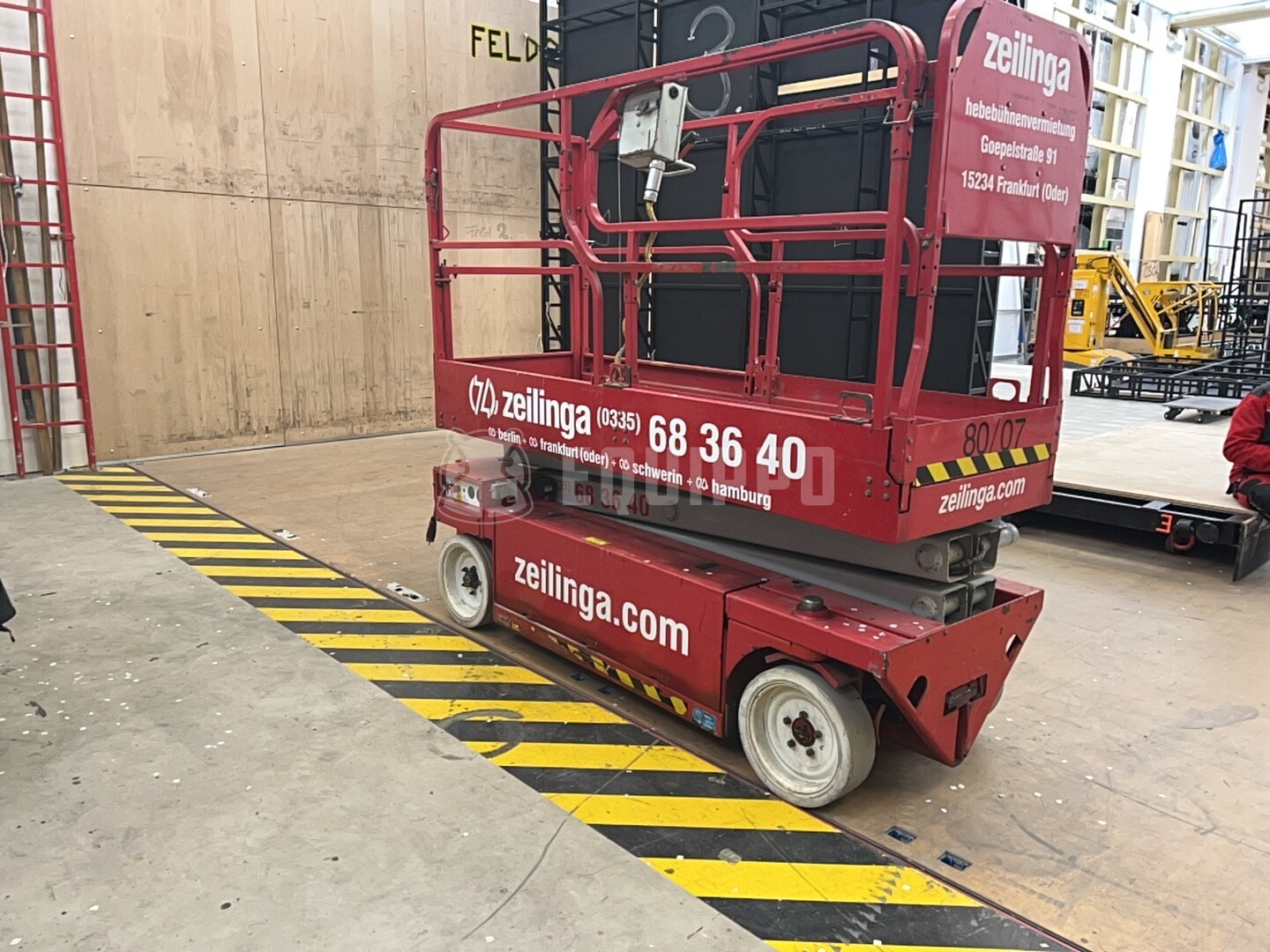 MEC 2033ES  - - Used Scissor Lift