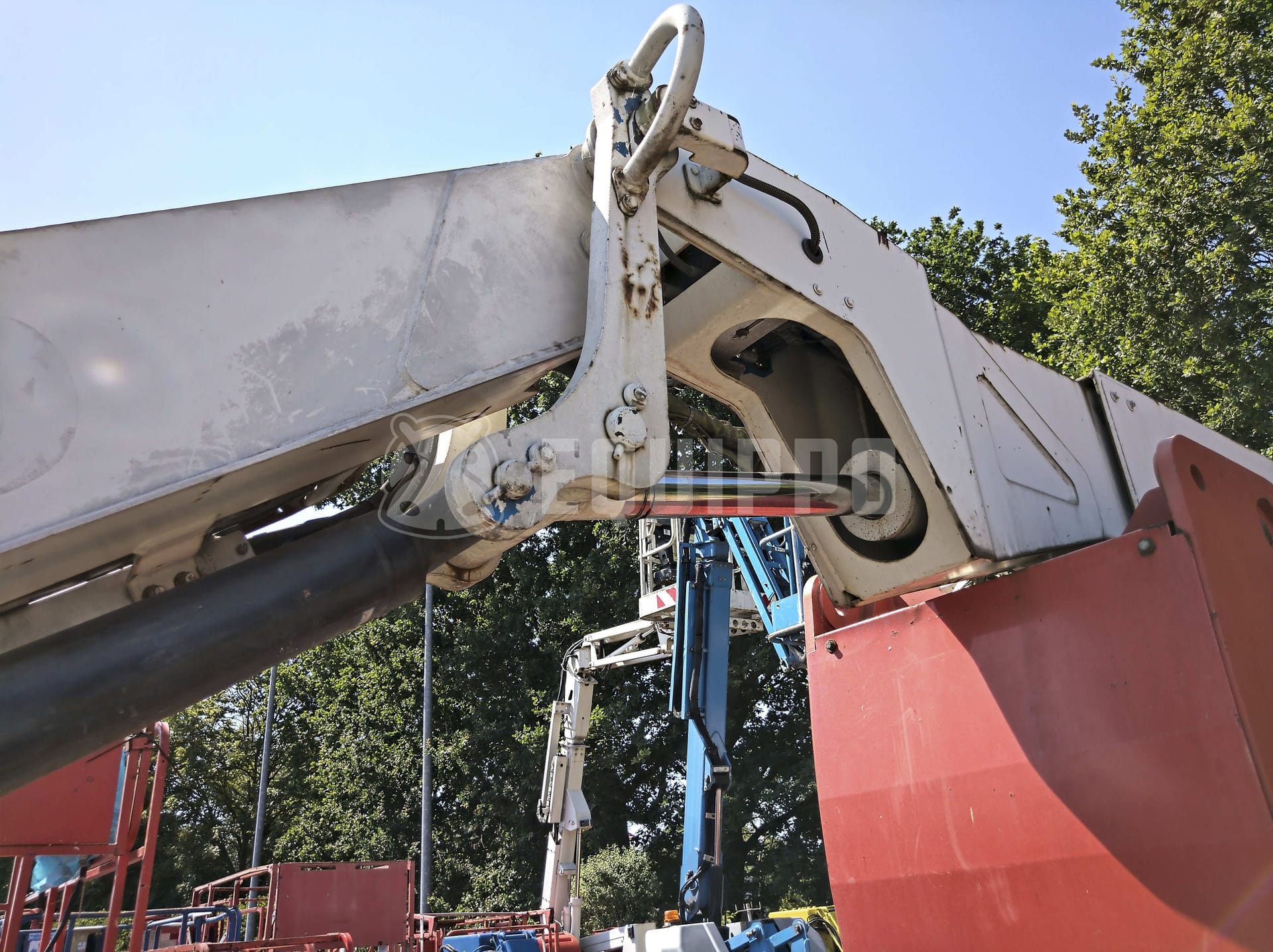 Genie Z-135  - - Used Articulated Boom Lift