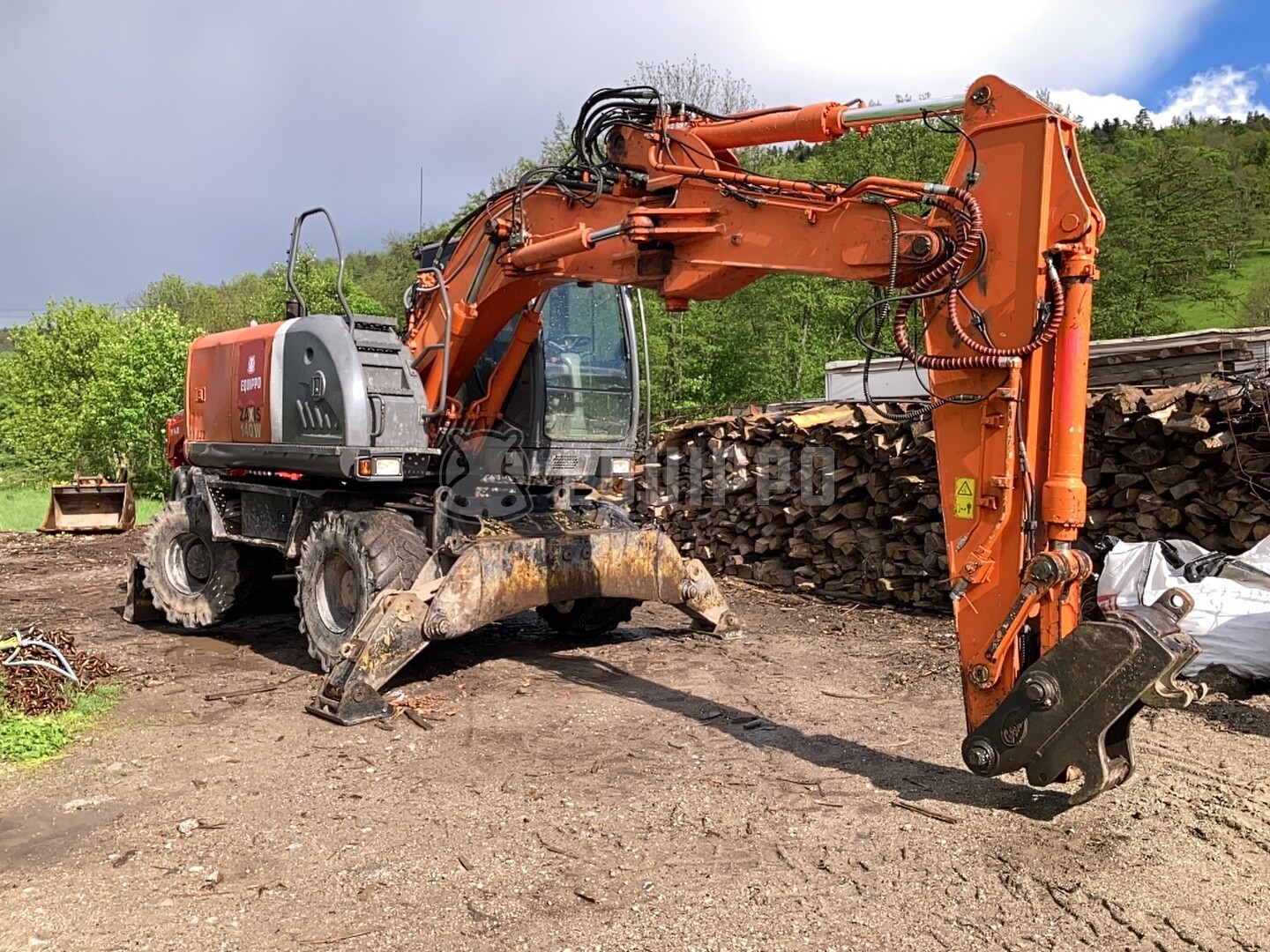 Hitachi ZX 140 W 3 with 3 buckets - - Used Wheeled Excavator