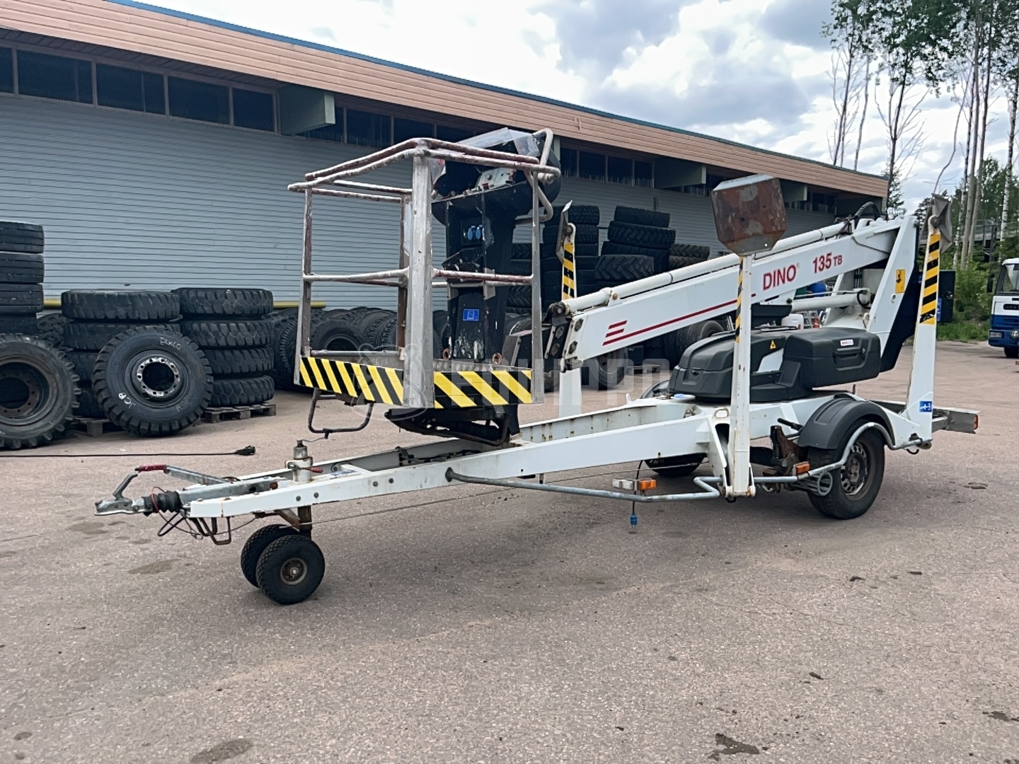 Dino Lift Dino 135TB  - - Used Trailer-Mounted Boom Lift