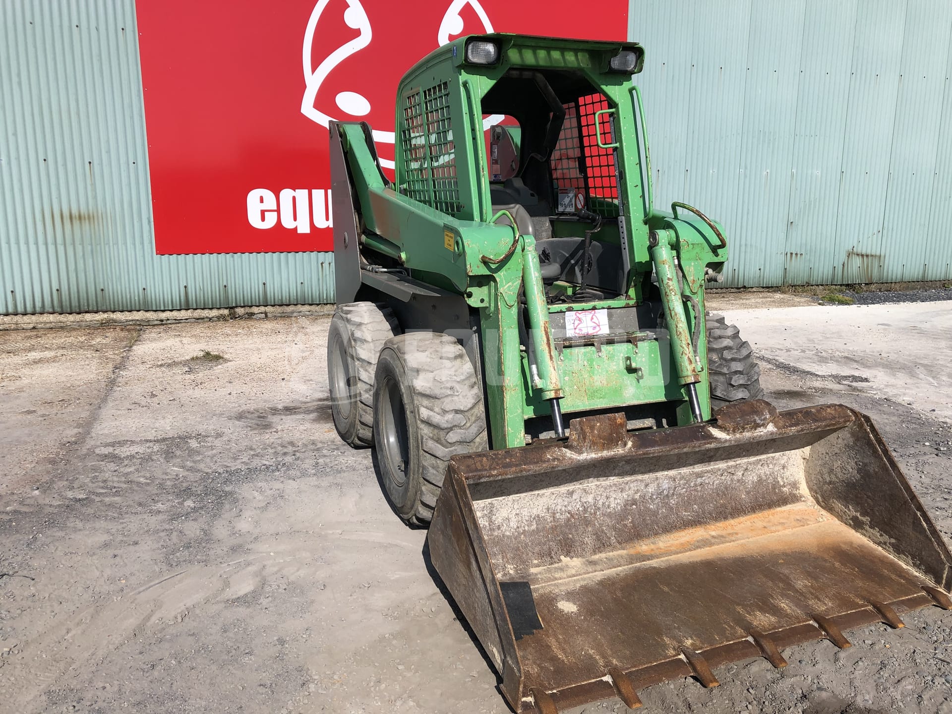 Gehl 5640  - - Used Loader