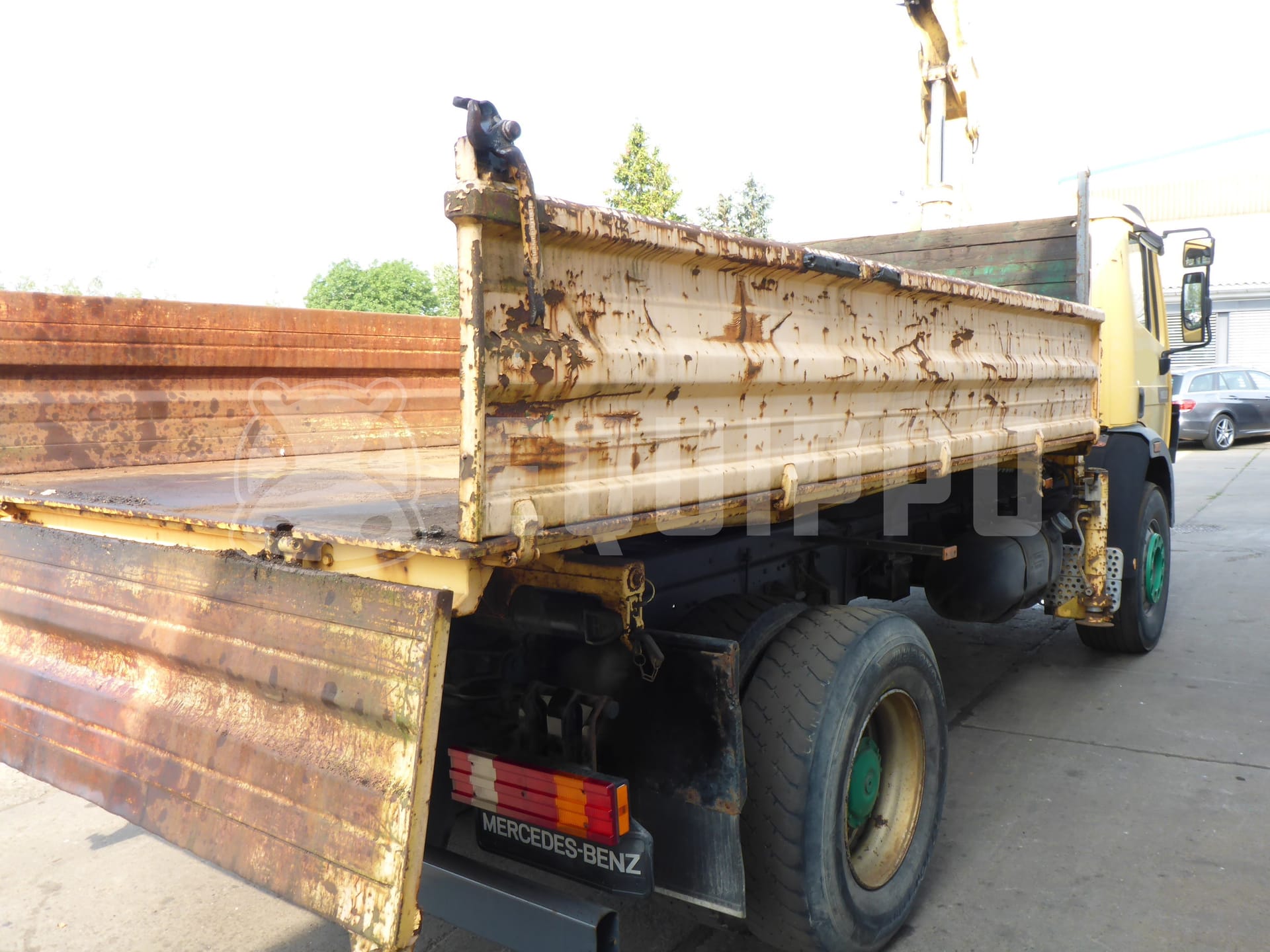 Mercedes-Benz 1820K  - - Used Tipper Truck